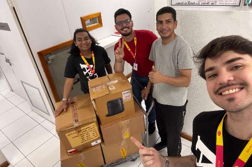 Doações de roupas.