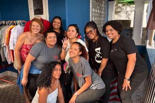 Ação com bazar na instituição a casas de bambas